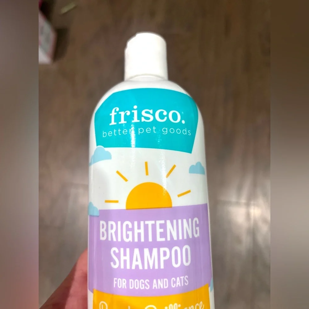 Frisco Dog & Cat Pet Brightening Shampoo W/ Aloe Vera- Coconut Creme Scent 20 Oz